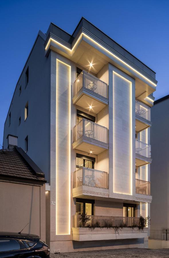 Belly 1 Belgrado Exterior foto
